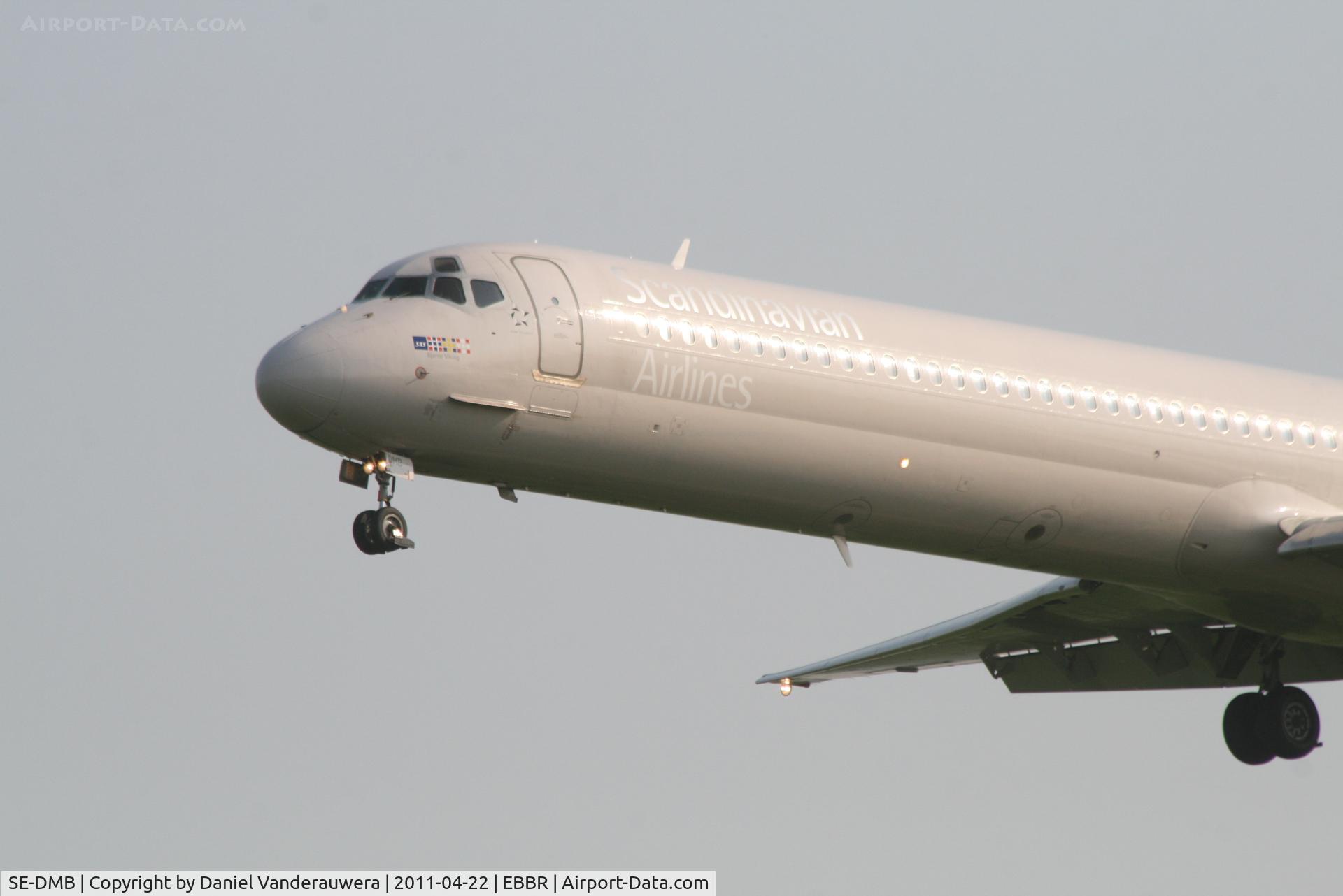 SE-DMB, 1991 McDonnell Douglas MD-81 (DC-9-81) C/N 53314, Arrival of flight SK593 to RWY 25L