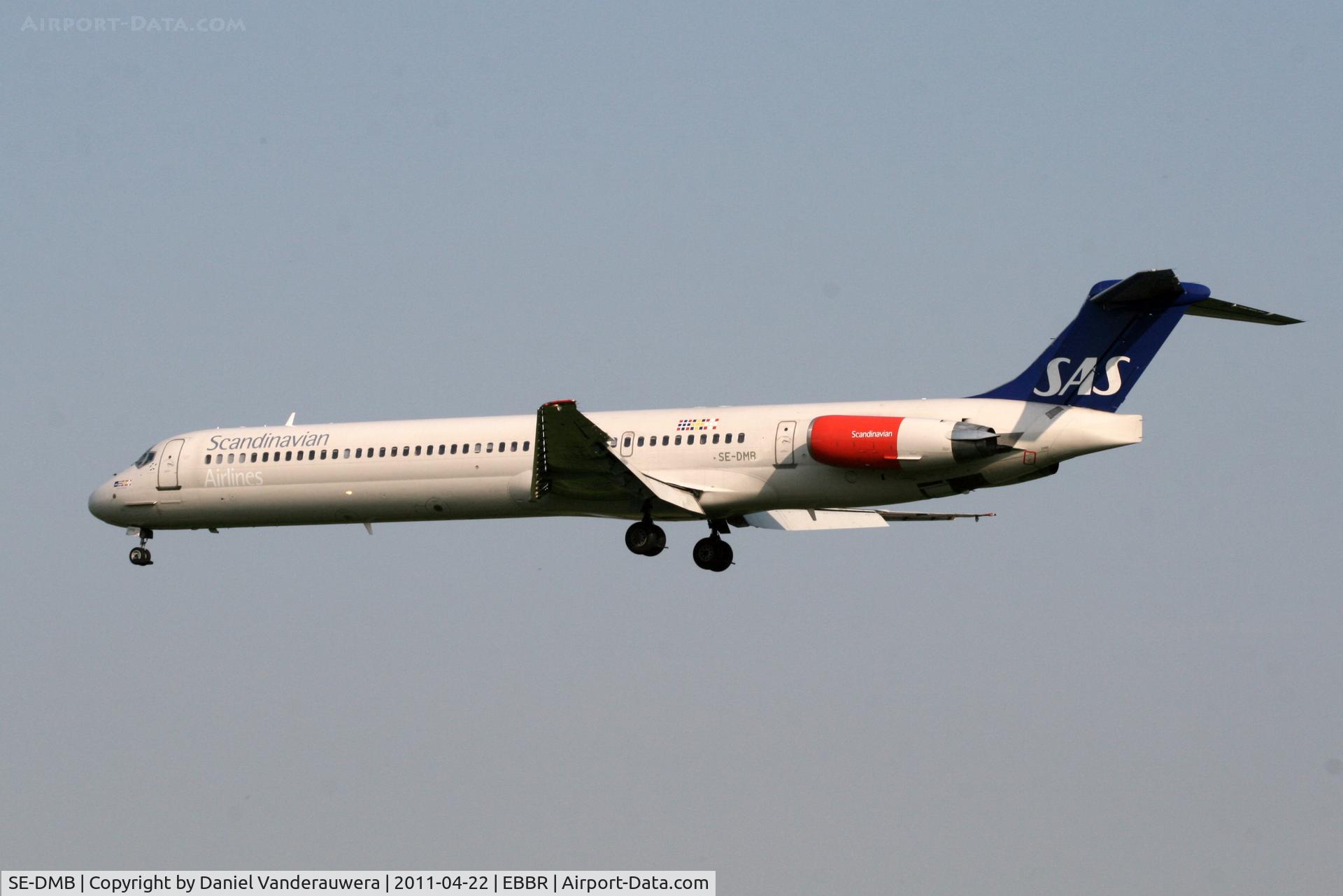 SE-DMB, 1991 McDonnell Douglas MD-81 (DC-9-81) C/N 53314, Flight SK593 is descending to RWY 25L