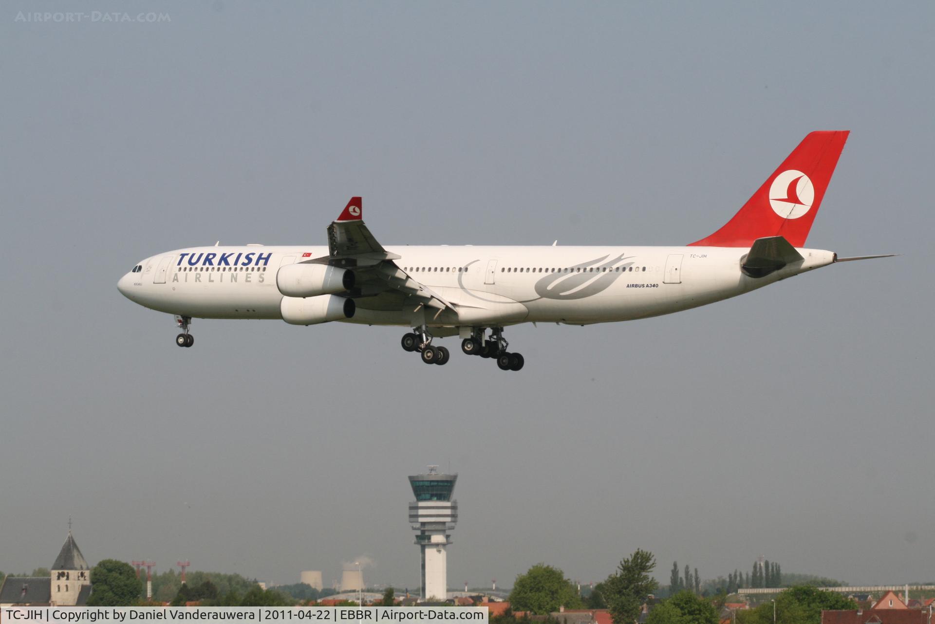 TC-JIH, 1999 Airbus A340-313 C/N 270, Flight TK1937 is descending to RWY 25L