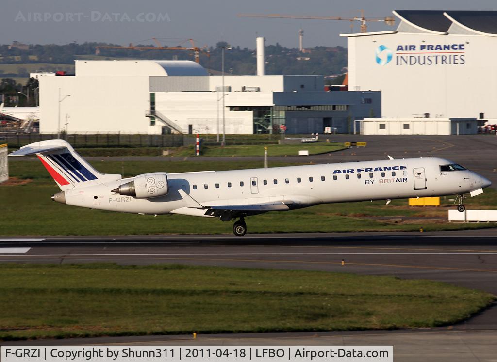 F-GRZI, Canadair CRJ-702 (CL-600-2C10) Regional Jet C/N 10093, Landing rwy 14L with new logo...
