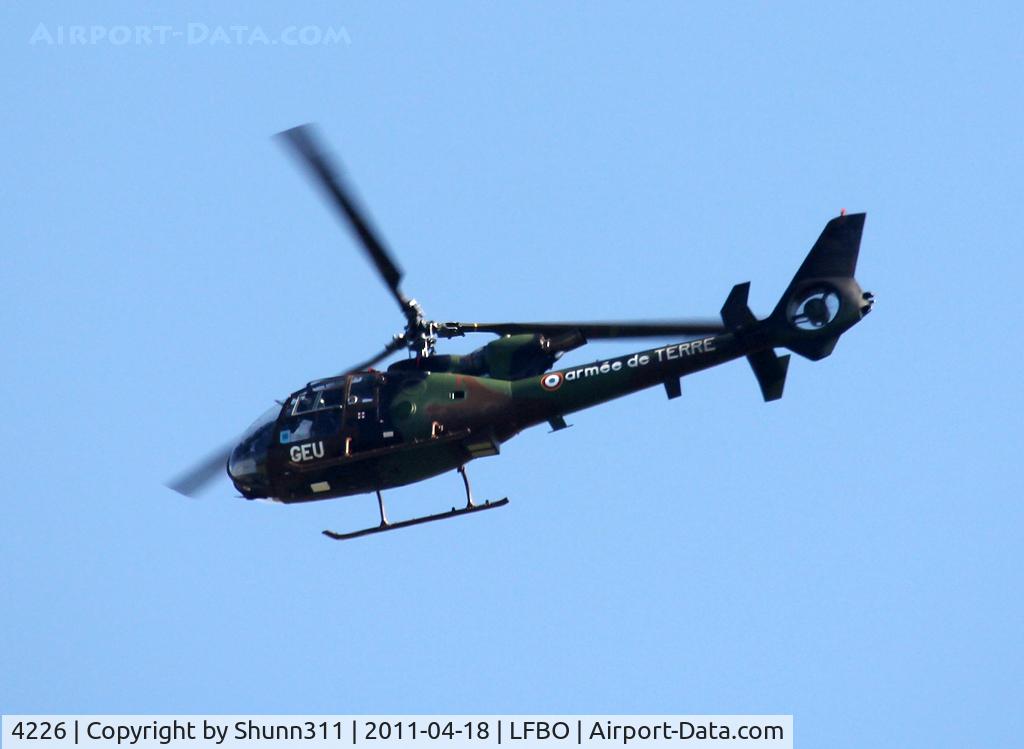 4226, Aérospatiale SA-342L-1 Gazelle C/N 2226, Passing above rwy 14L for refuelling...