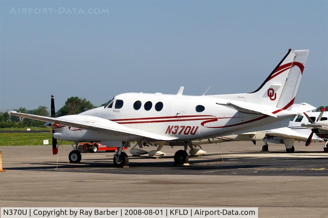 N370U, Beech C90A King Air C/N LJ-1428, Beech C90B King Air [LJ-1428] University of Oklahoma Fond du Lac County~N 01/08/2008