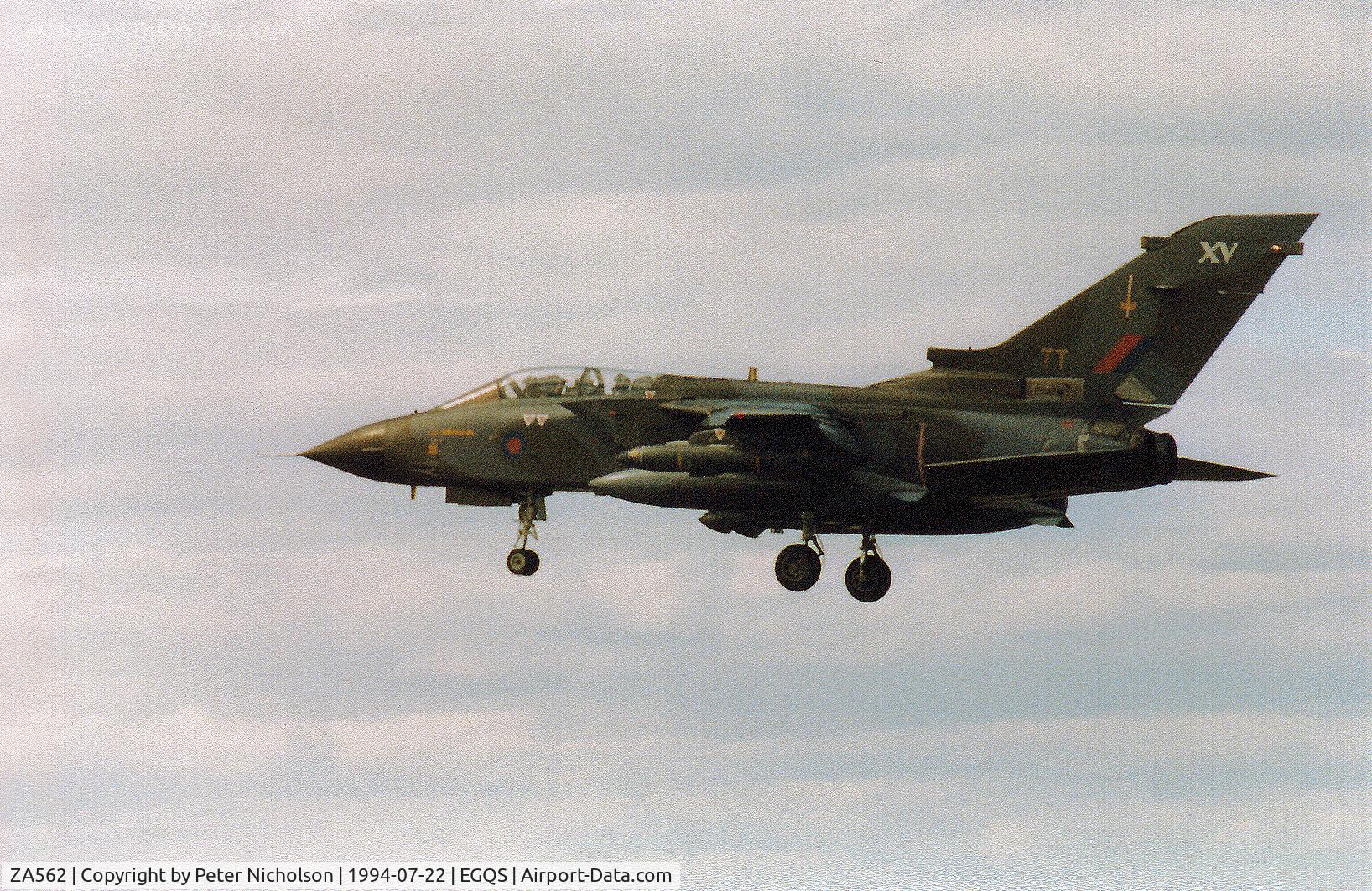 ZA562, 1981 Panavia Tornado GR.1(T) C/N 085/BT021/3046, Tornado GR.1(T) OF 15[Reserve] Squadron returning to RAF Lossiemouth in the Summer of 1994.