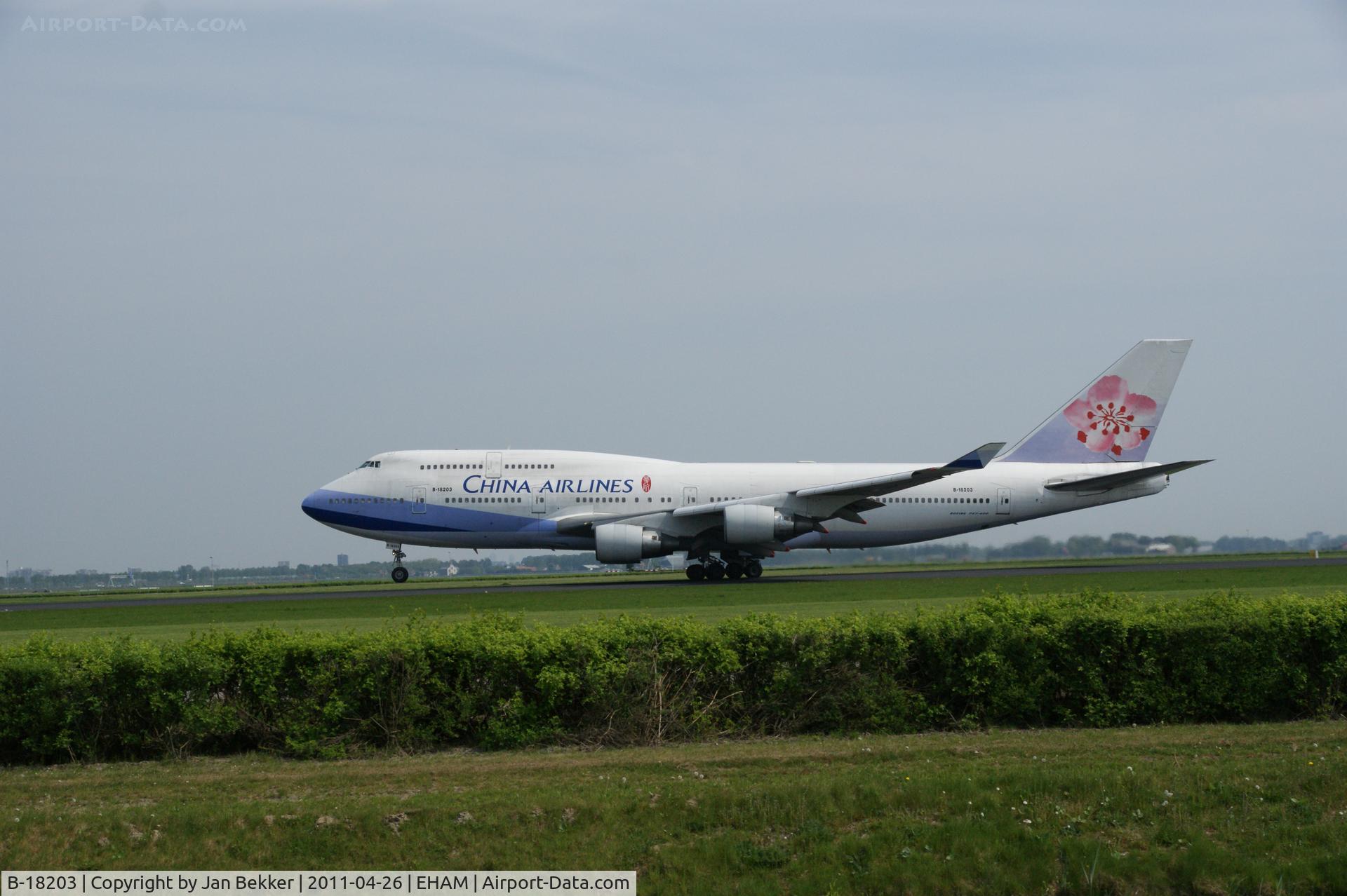 B-18203, Boeing 747-409 C/N 28711, In take off Schiphol Polderbaan