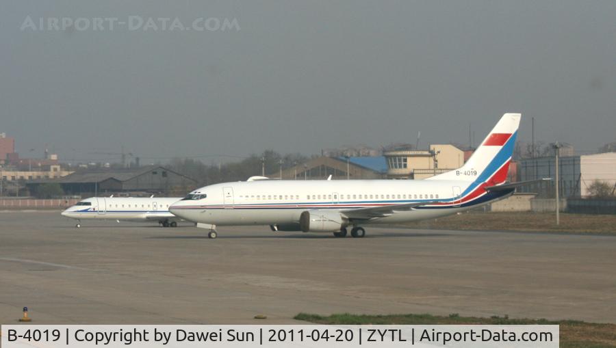 B-4019, Boeing 737-300 C/N 23177, @ DLC