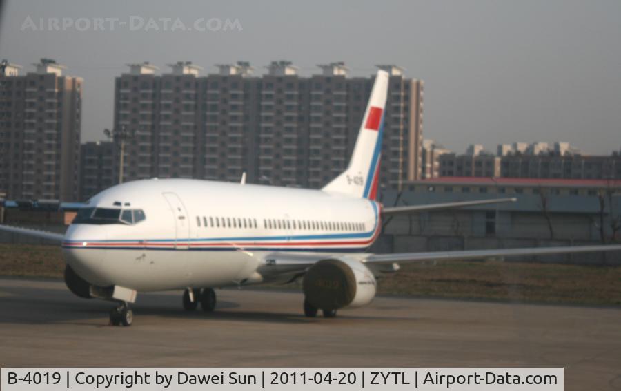 B-4019, Boeing 737-300 C/N 23177, @ DLC