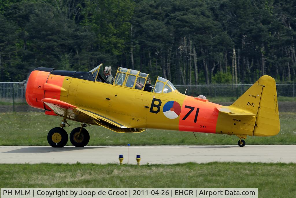 PH-MLM, Noorduyn AT-16 Harvard IIB C/N 14A-1444, KLu Historische VLucht
