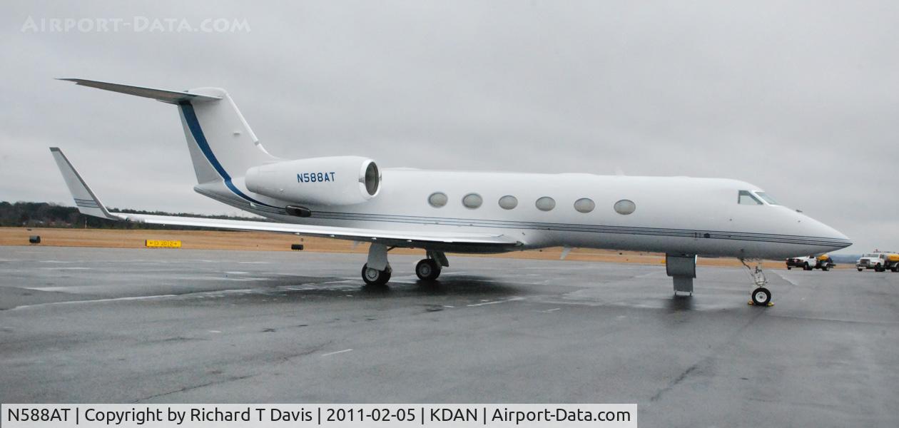 N588AT, 2005 Gulfstream Aerospace GIV-X (G450) C/N 4020, 2005 Gulfstream G450 in Danville Va..