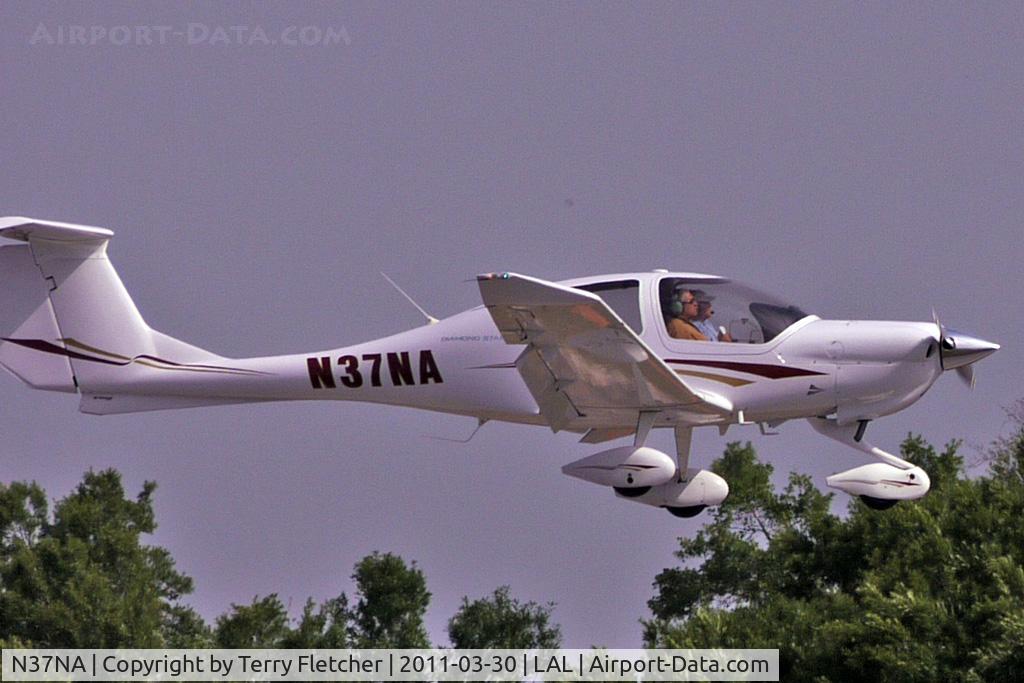 N37NA, 2005 Diamond DA-40 Diamond Star C/N 40.568, 2011 Sun n Fun Lakeland , Florida