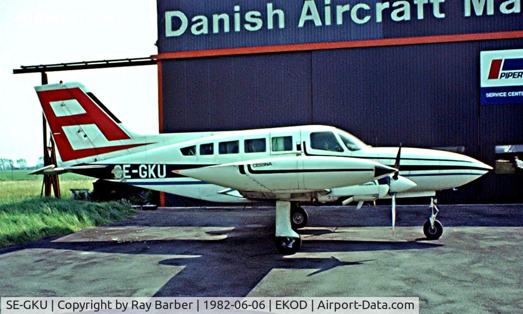 SE-GKU, 1974 Cessna 402B Utiliner C/N 402B-0824, Cessna 402B [402B-0824] Odense~SE 06/06/1982.Taken from a slide.