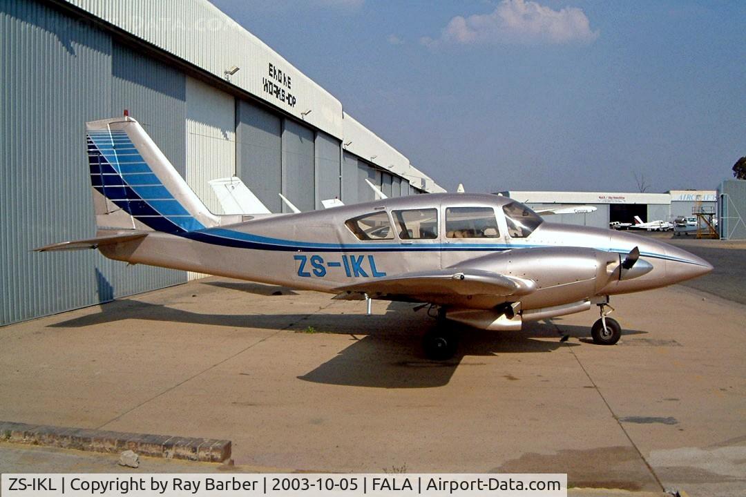 ZS-IKL, 1971 Piper PA-23-250 Aztec E C/N 27-4666, Piper PA-23-250 Aztec [27-4666] Lanseria~ZS 05/10/2003