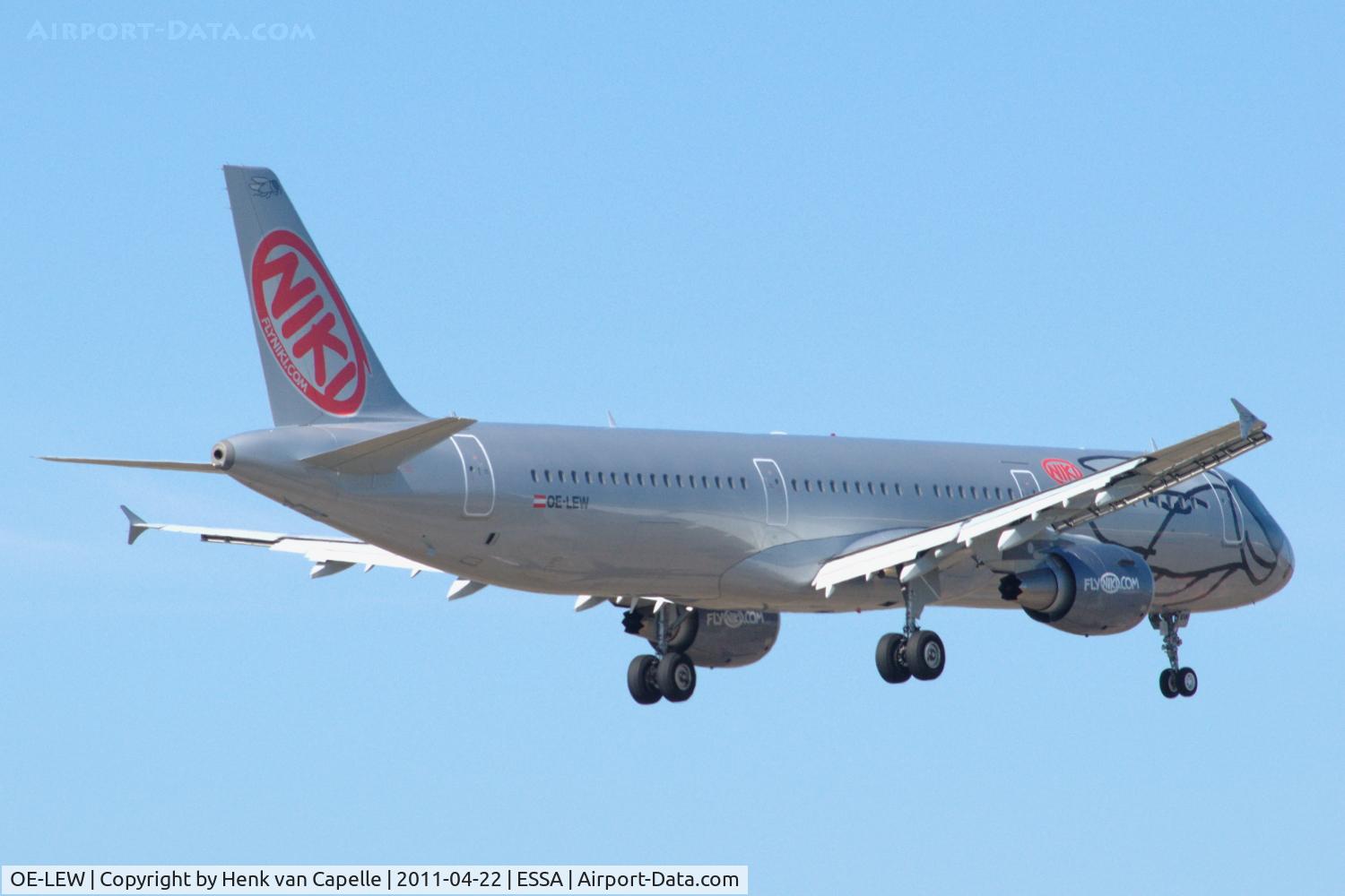 OE-LEW, 2011 Airbus A321-211 C/N 4611, Niki Airbus A321 about to land at Stockholm Arlanda airport.