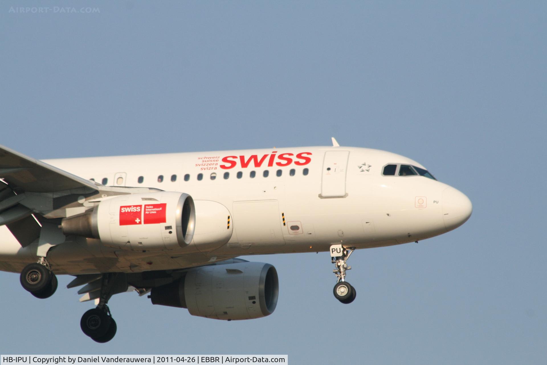 HB-IPU, 1997 Airbus A319-112 C/N 713, Arrival of flight LX786 to RWY 02