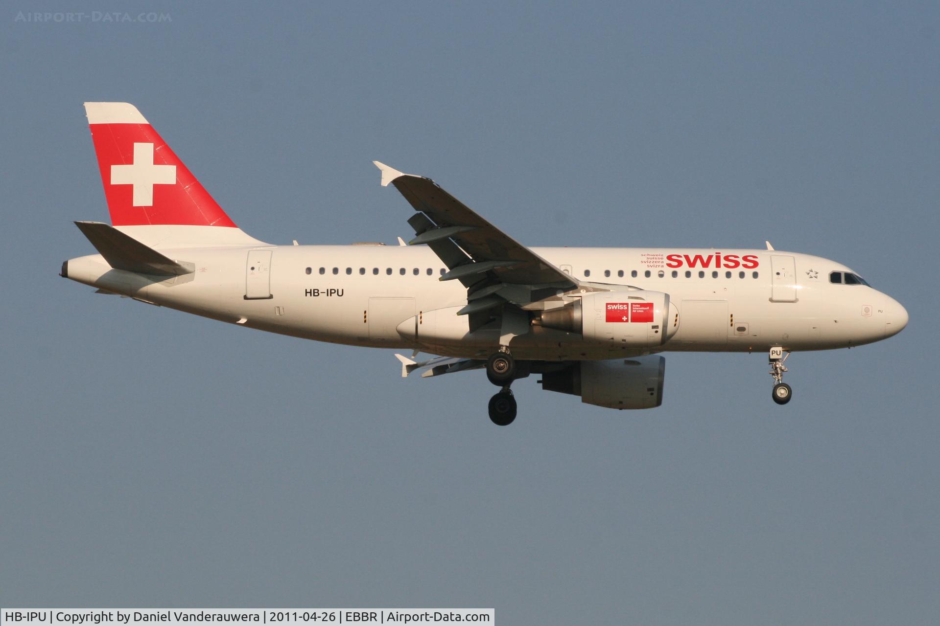 HB-IPU, 1997 Airbus A319-112 C/N 713, Flight LX786 is descending to RWY 02