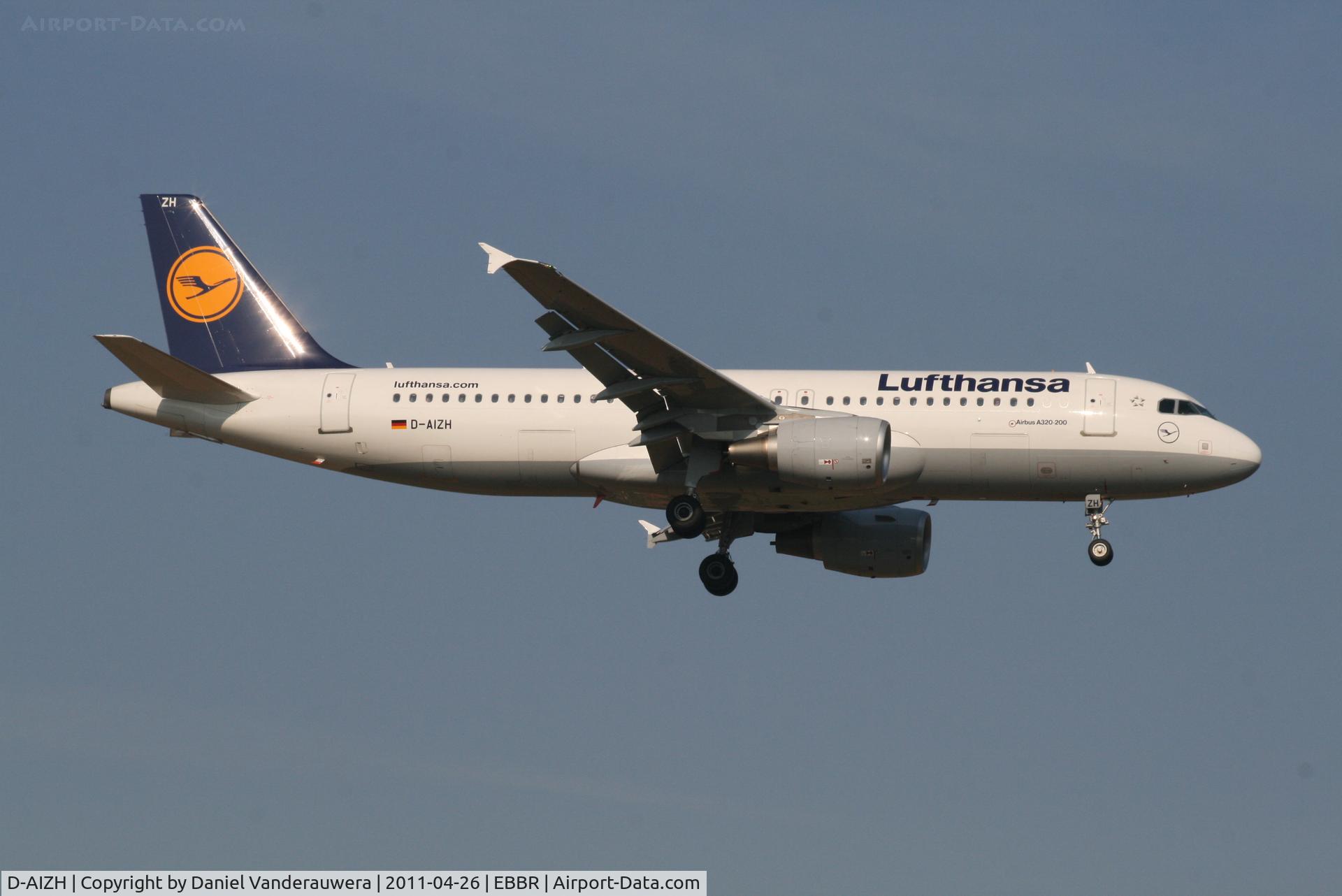 D-AIZH, 2010 Airbus A320-214 C/N 4363, Arrival of flight LH1006 to RWY 02