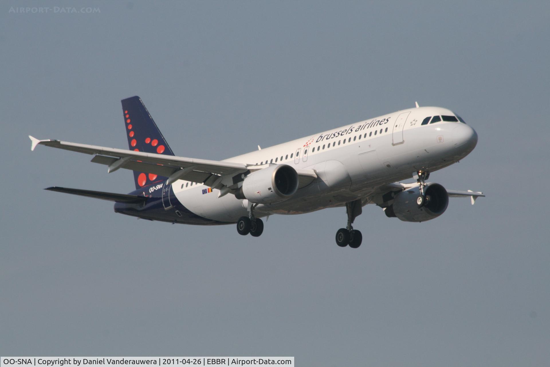 OO-SNA, 2001 Airbus A320-214 C/N 1441, On approach to RWY 02