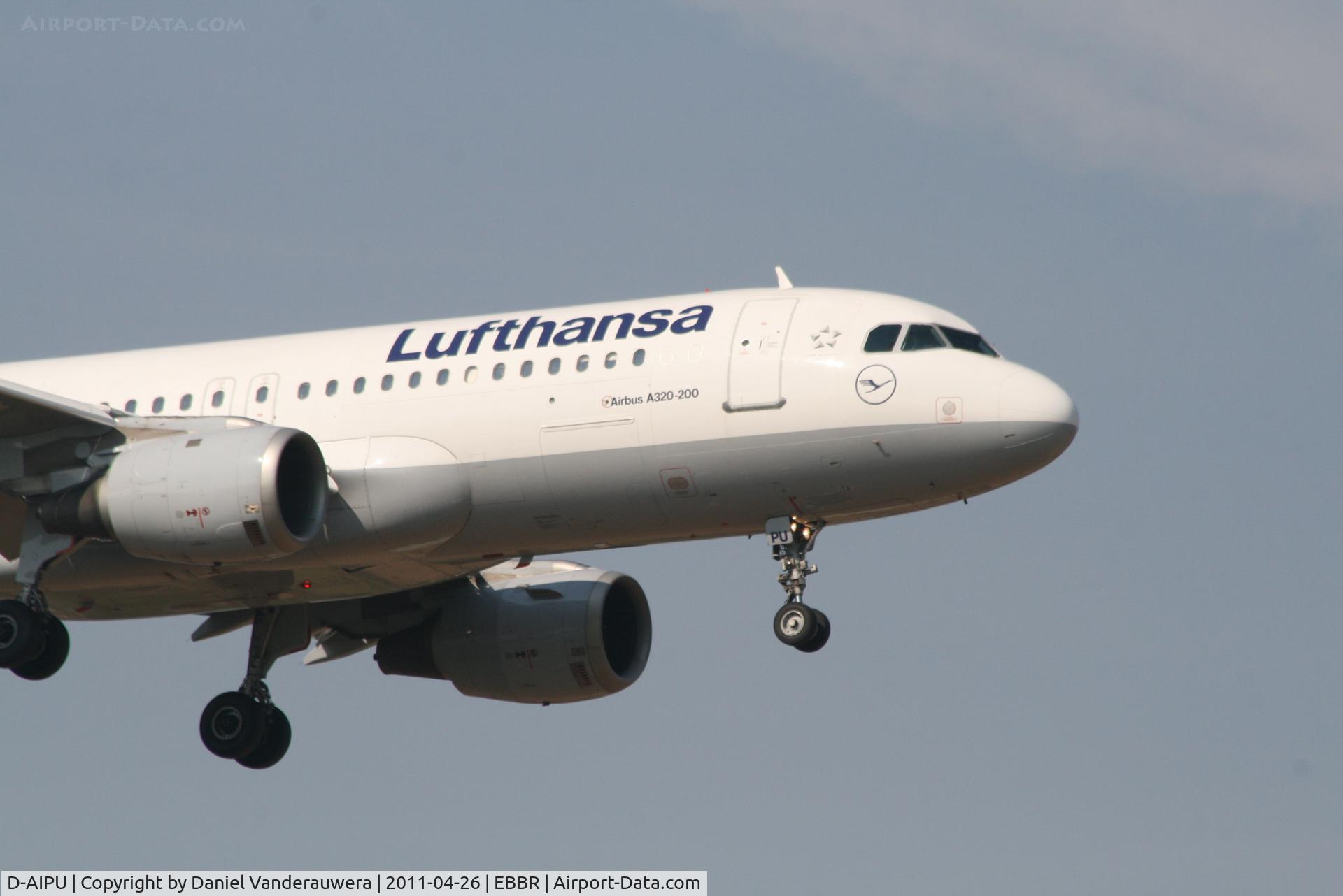 D-AIPU, 1990 Airbus A320-211 C/N 135, Arrival of flight LH2284 to RWY 02