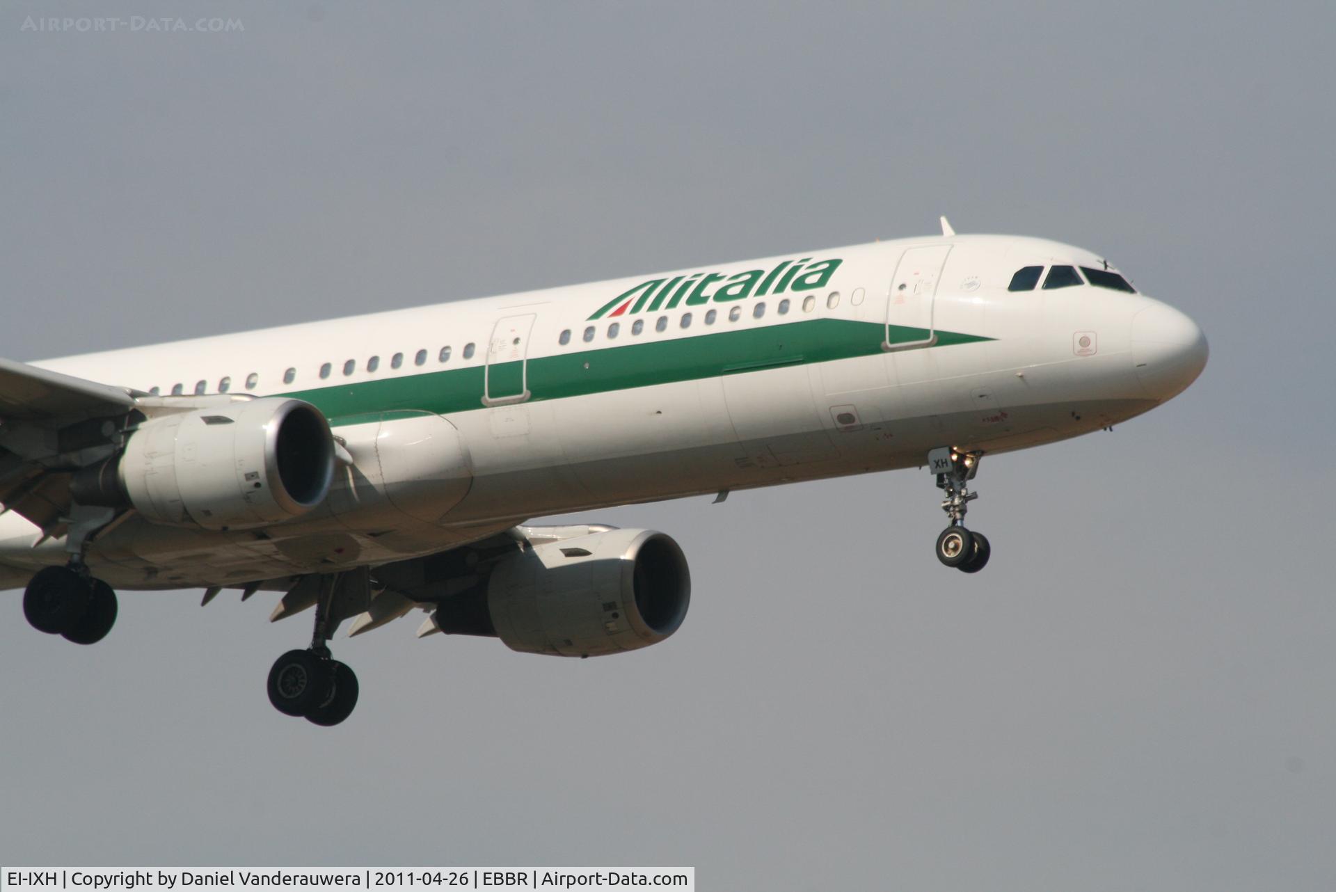 EI-IXH, 1999 Airbus A321-112 C/N 940, Arrival of flight AZ156 to RWY 02
