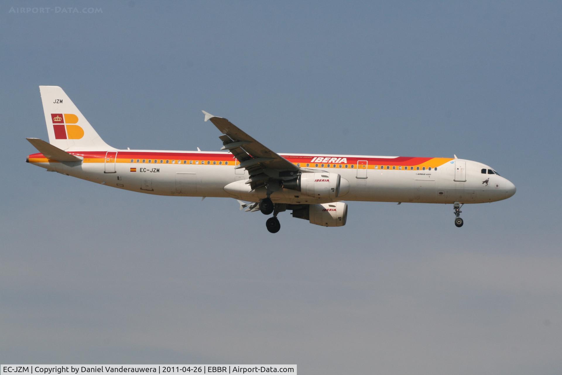 EC-JZM, 2007 Airbus A321-212 C/N 2996, Flight IB3206 is descending to RWY 02