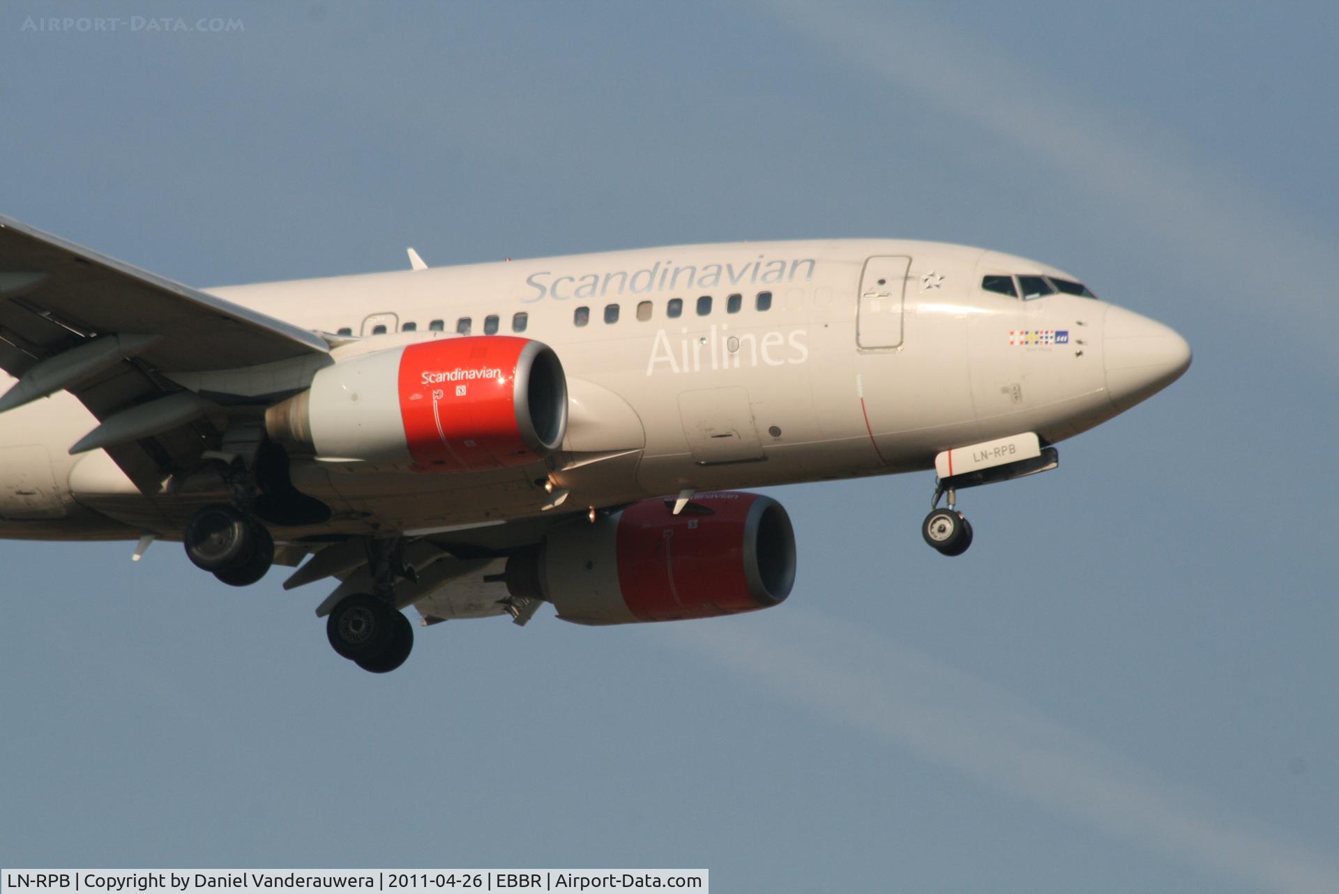 LN-RPB, 1998 Boeing 737-683 C/N 28294, Arrival of flight SK589 to RWY 02