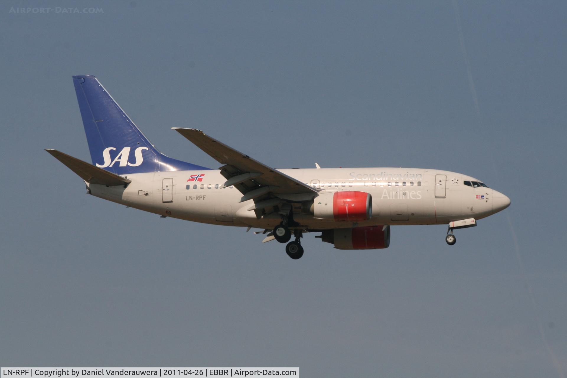 LN-RPF, 1999 Boeing 737-683 C/N 28307, Arrival of flight SK4743 to RWY 02