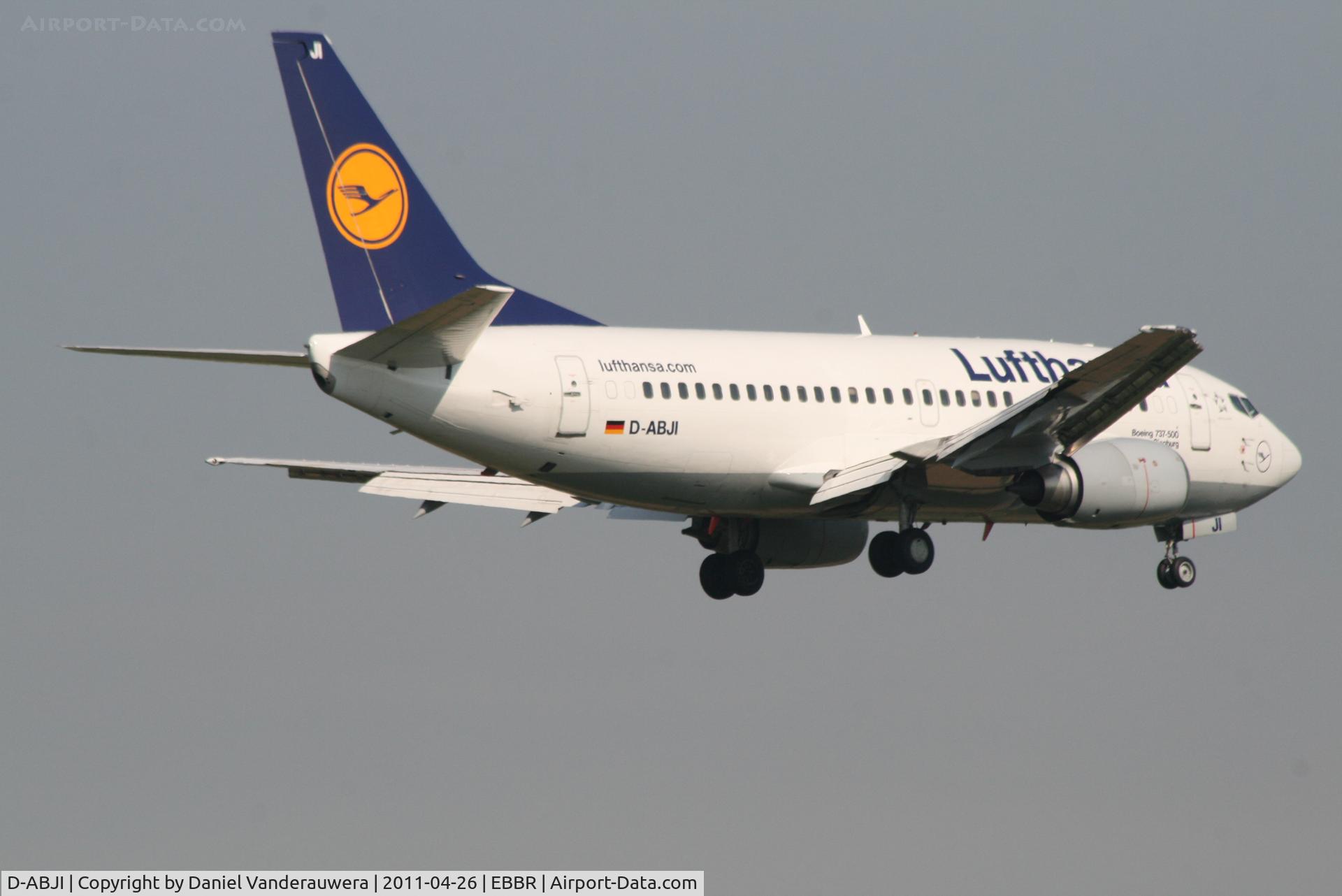 D-ABJI, 1991 Boeing 737-530 C/N 25358, Flight LH1008 is descending to RWY 02