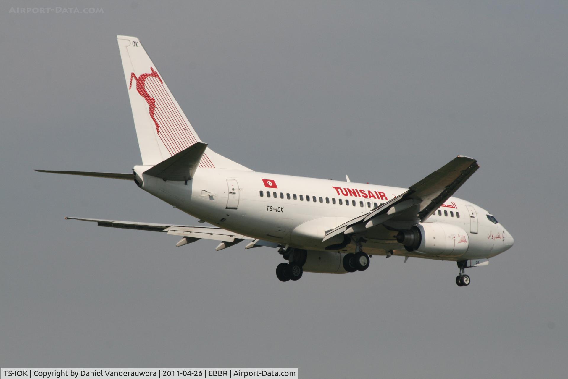 TS-IOK, 1999 Boeing 737-6H3 C/N 29496, Flight TU516 is descending to RWY 02