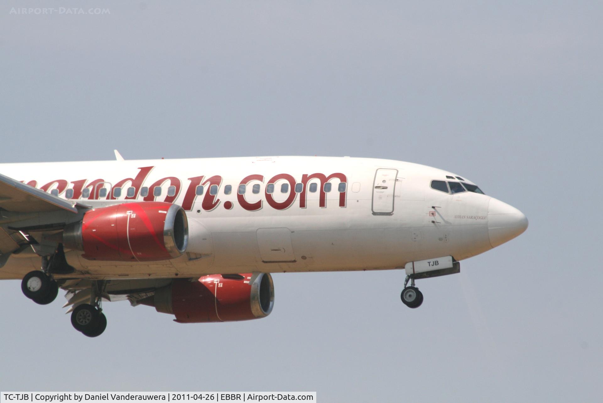 TC-TJB, 1997 Boeing 737-3Q8 C/N 27633/2878, Arrival of flight CAI211 to RWY 02