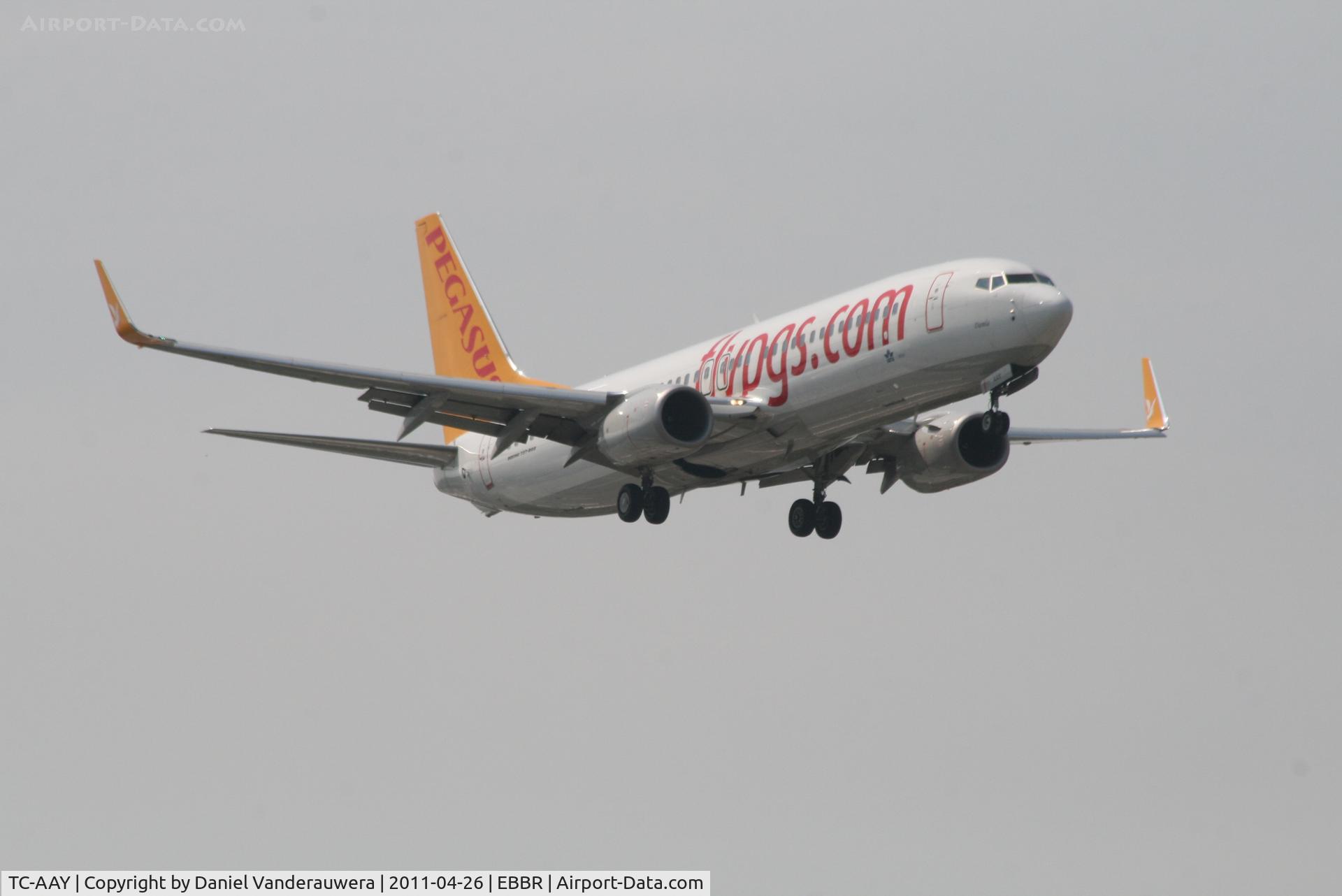 TC-AAY, 2010 Boeing 737-82R C/N 40874, On approach to RWY 02