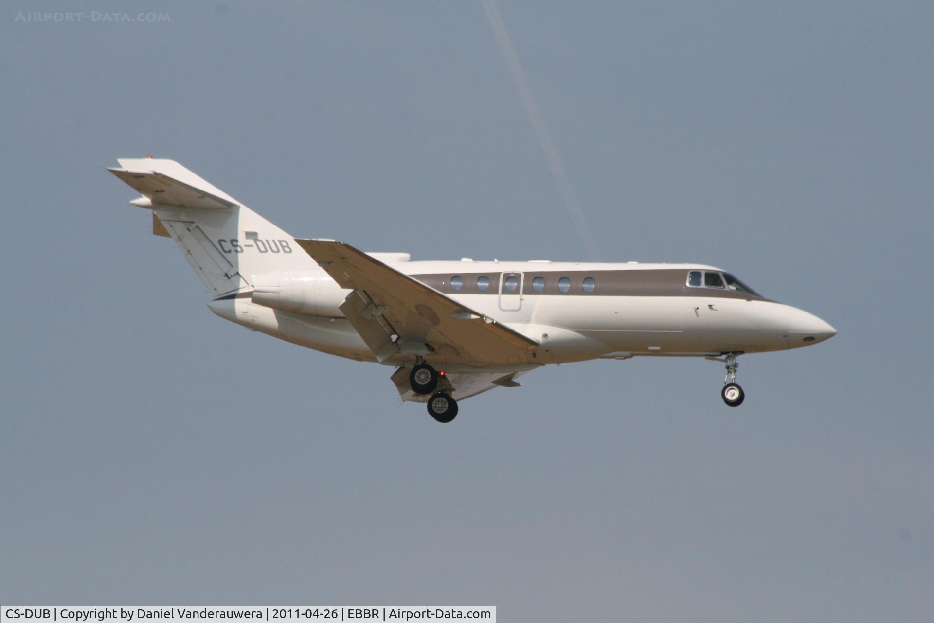 CS-DUB, 2008 Raytheon Hawker 750 C/N HB-0005, Descending to RWY 02