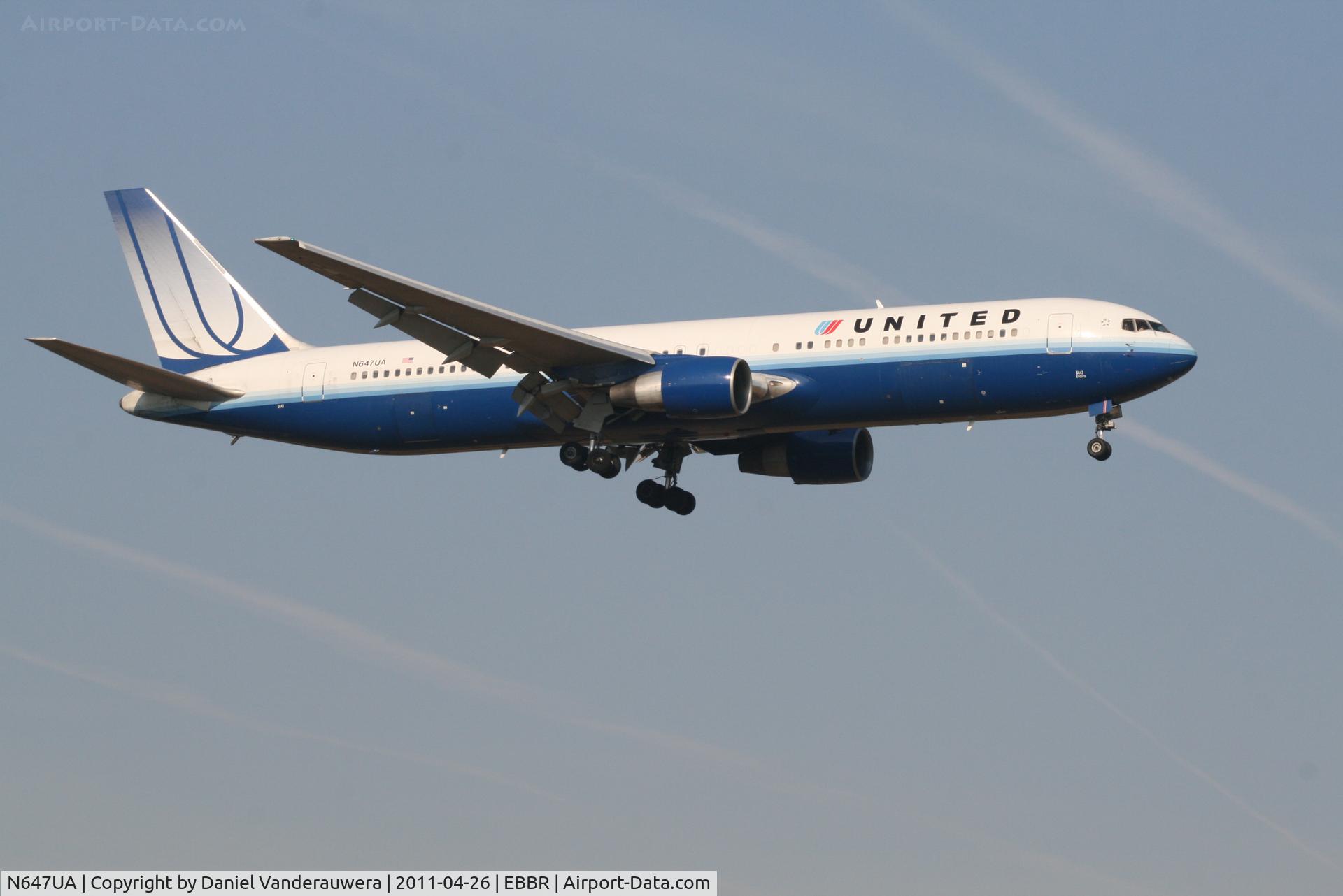 N647UA, 1992 Boeing 767-322 C/N 25284, Arrival of flight UA972 to RWY 02