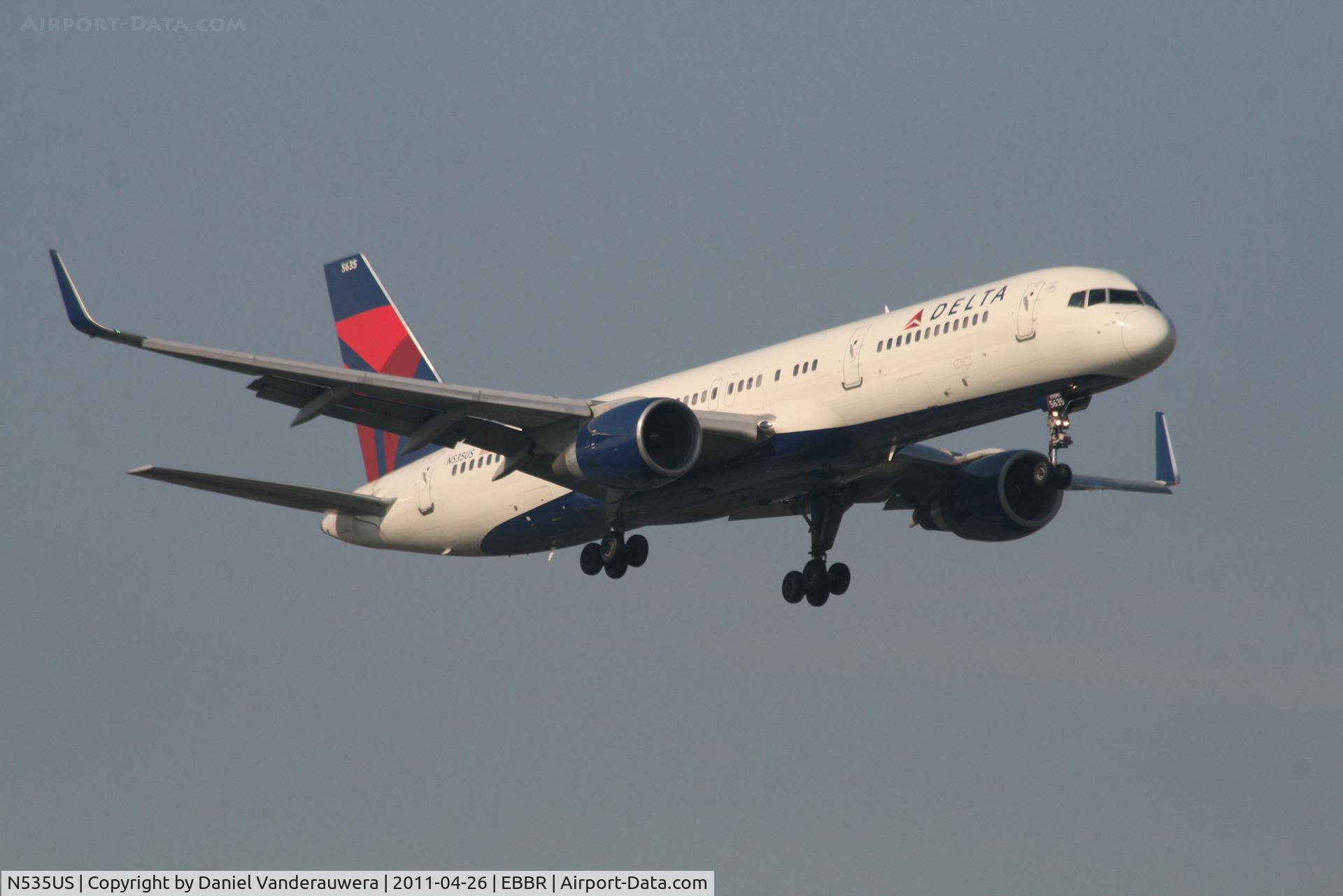 N535US, 1995 Boeing 757-251 C/N 26482, Arrival of flight DL140 to RWY 02