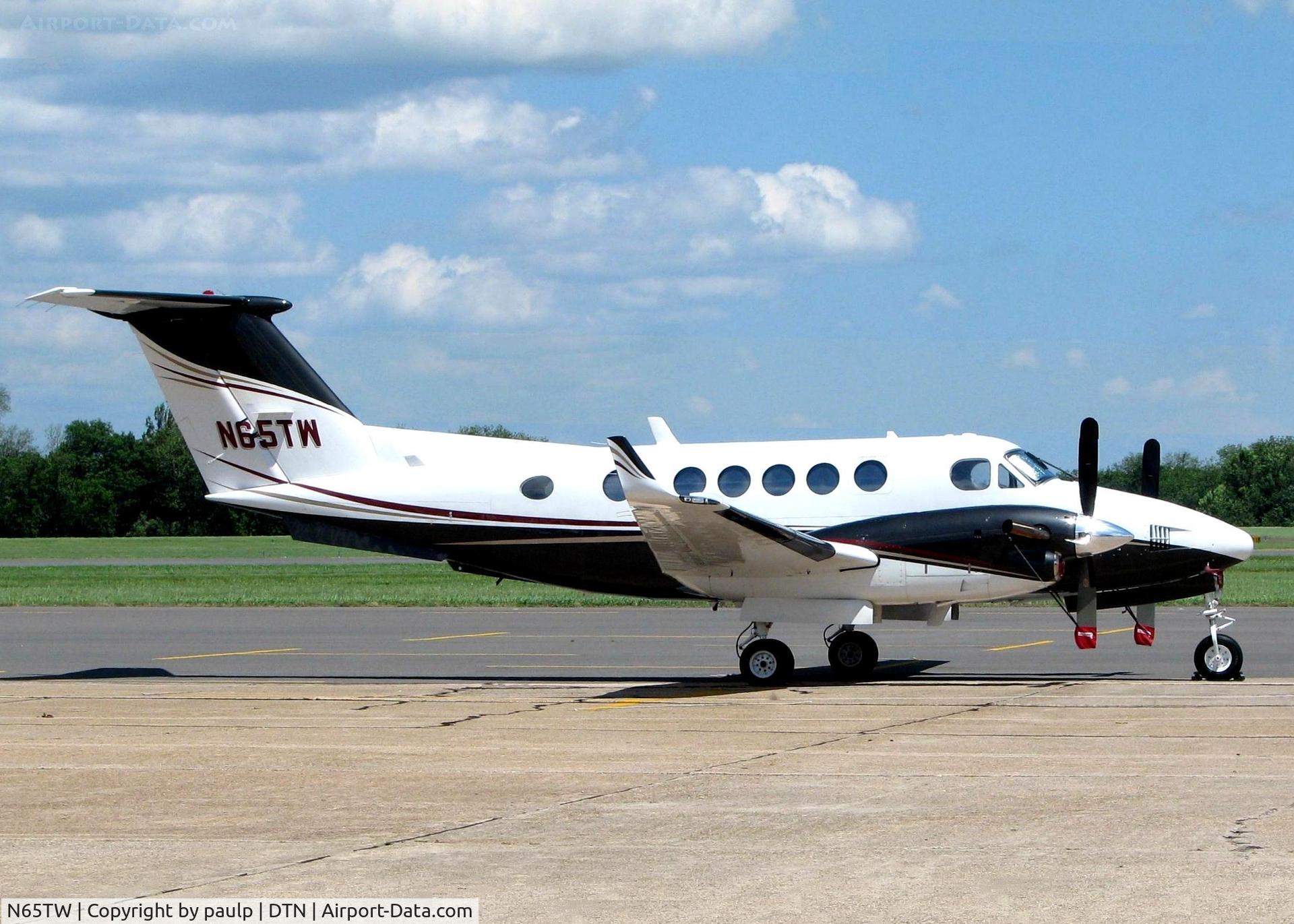 N65TW, 1981 Beech B200 King Air C/N BB-902, At Downtown Shreveport.