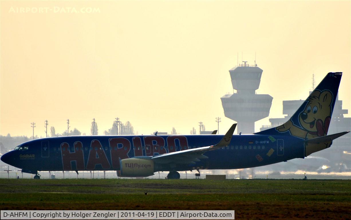 D-AHFM, 2000 Boeing 737-8K5 C/N 27986, The bird with the bear stands ready for a ride to mediterranean destinations.