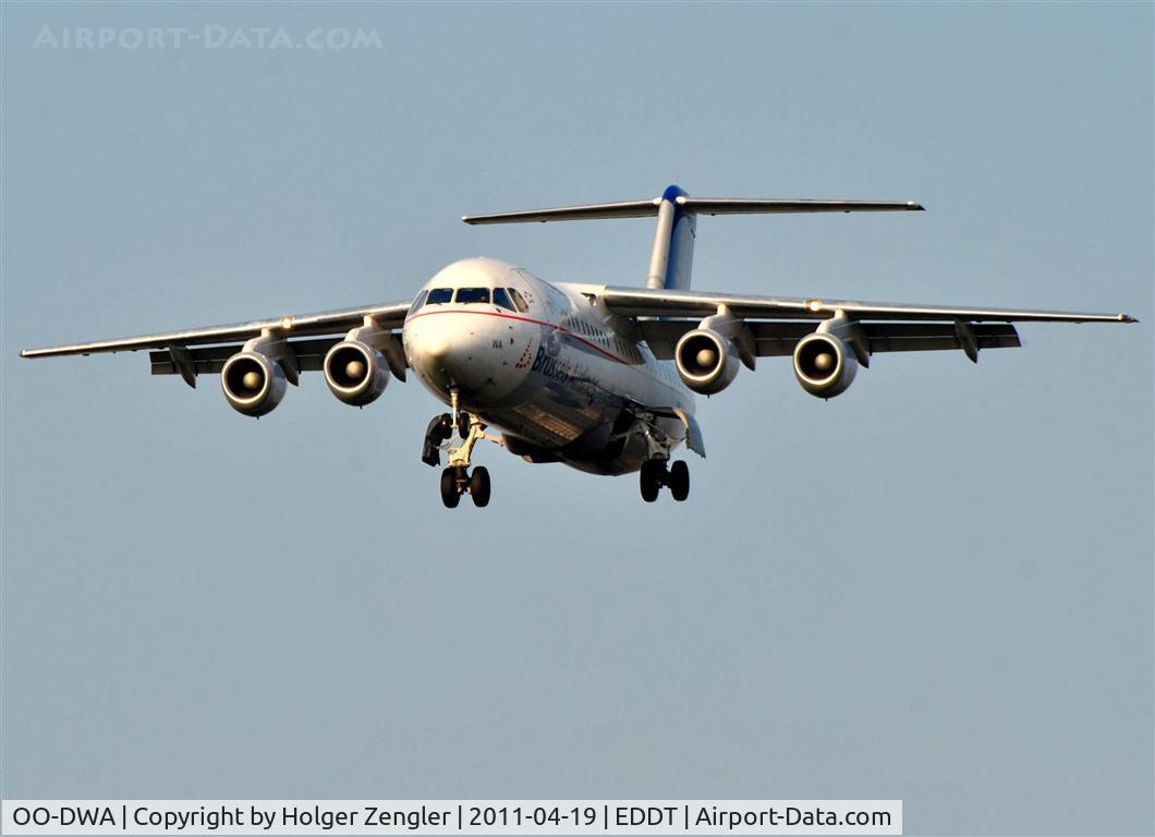 OO-DWA, 1997 British Aerospace Avro 146-RJ100 C/N E3308, Approach of a shuttle from BRU.