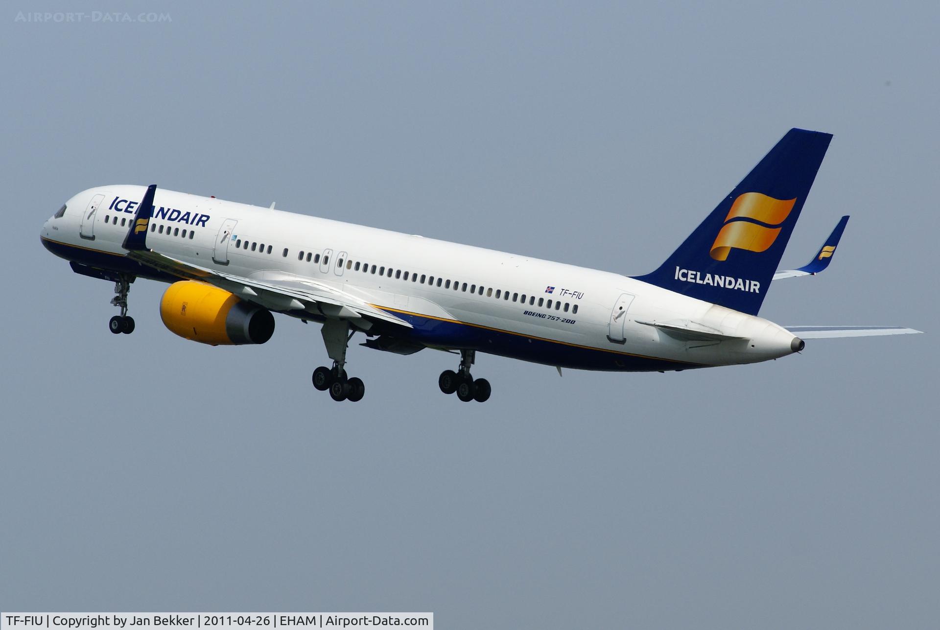 TF-FIU, 1994 Boeing 757-256 C/N 26243, Just after take off from the 