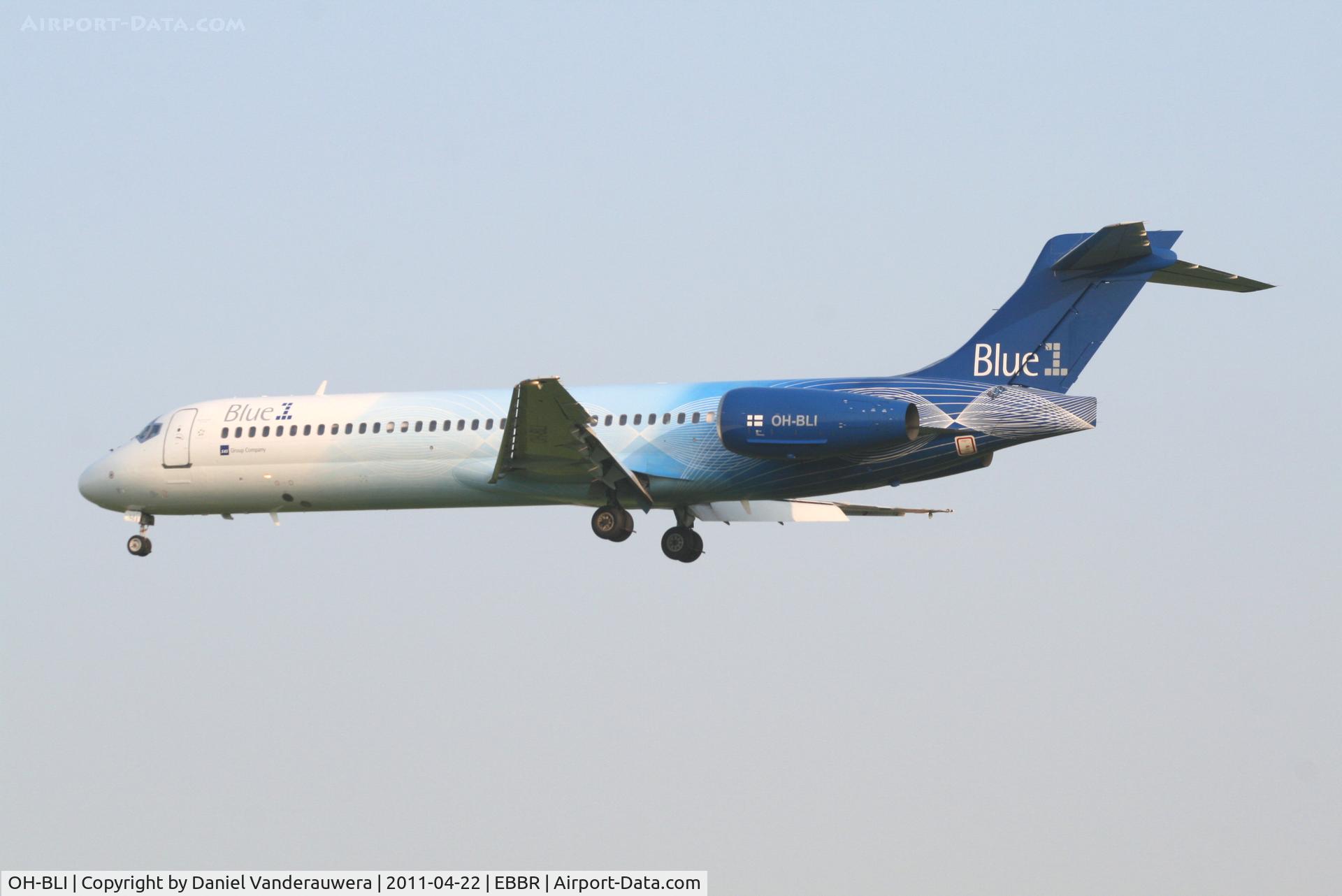 OH-BLI, 2000 Boeing 717-2CM C/N 55061, Flight KF801 is descending to RWY 25L