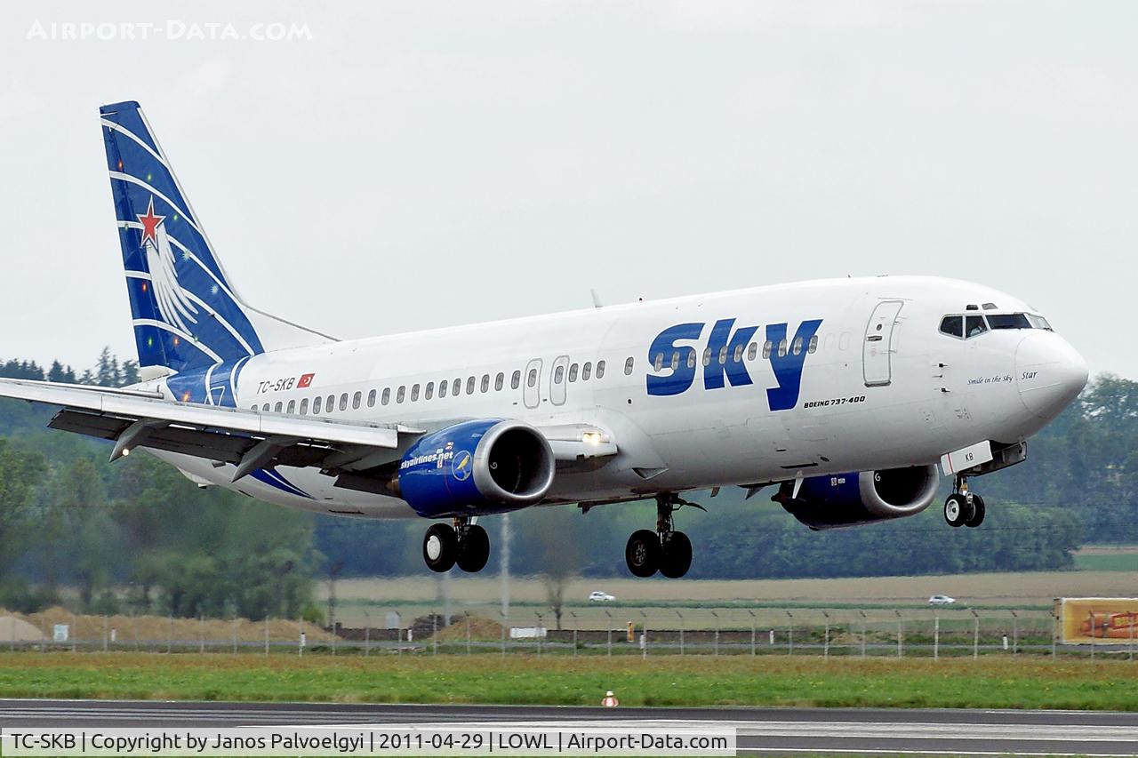 TC-SKB, 1992 Boeing 737-430 C/N 27004, Sky Airlines Boeing B737-430 on final approach to RWY08