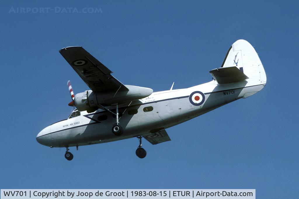 WV701, 1953 Hunting Percival P-66 Pembroke C1 C/N PAC/66/04, 60 Sq communications aircraft arriving back at its home base.