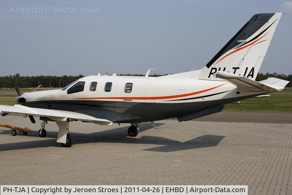 PH-TJA, 2007 Socata TBM-850 C/N 428, Budel Airport offers some nice business props!