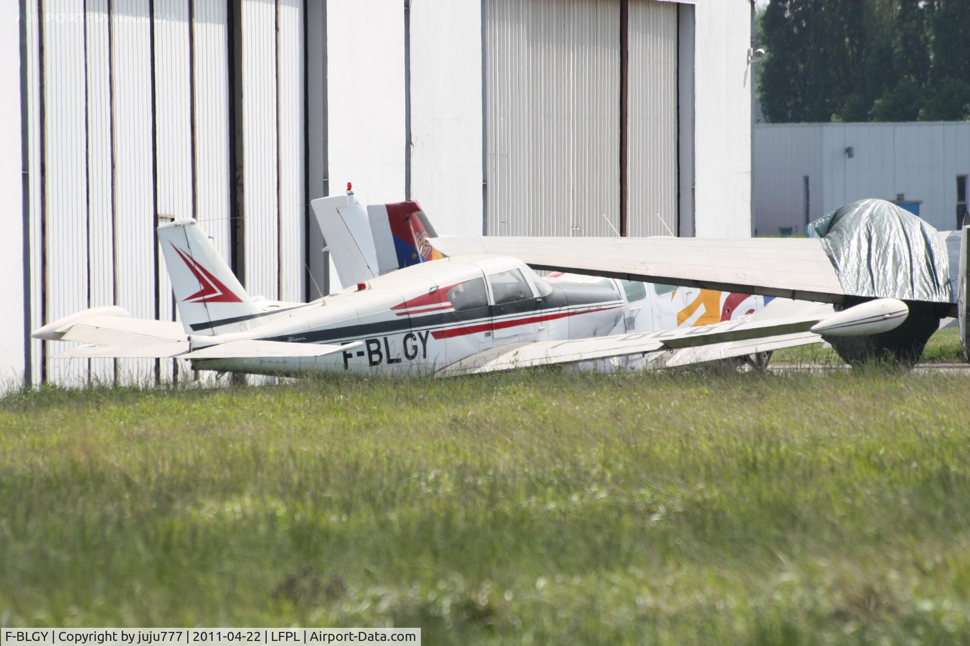 F-BLGY, Piper PA-24-250 Comanche C/N 243076, at logne