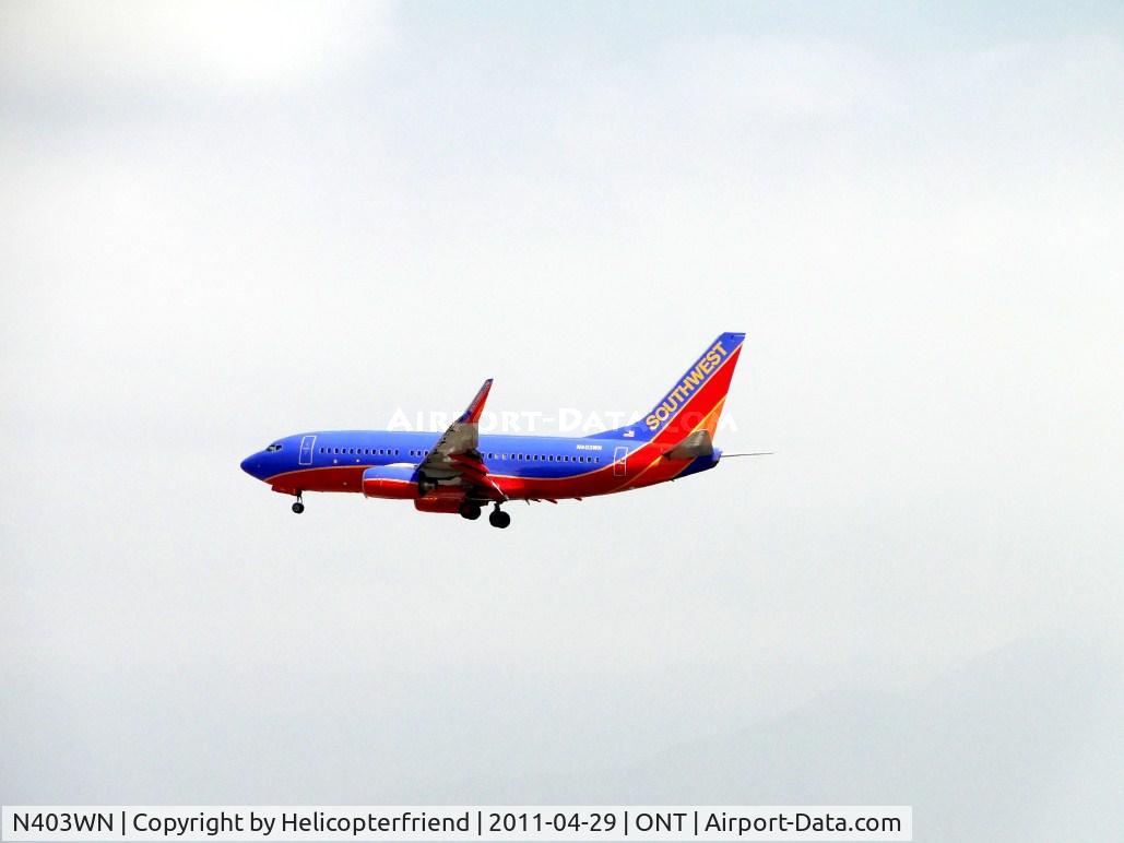 N403WN, 2001 Boeing 737-7H4 C/N 29815, On final to runway 26R