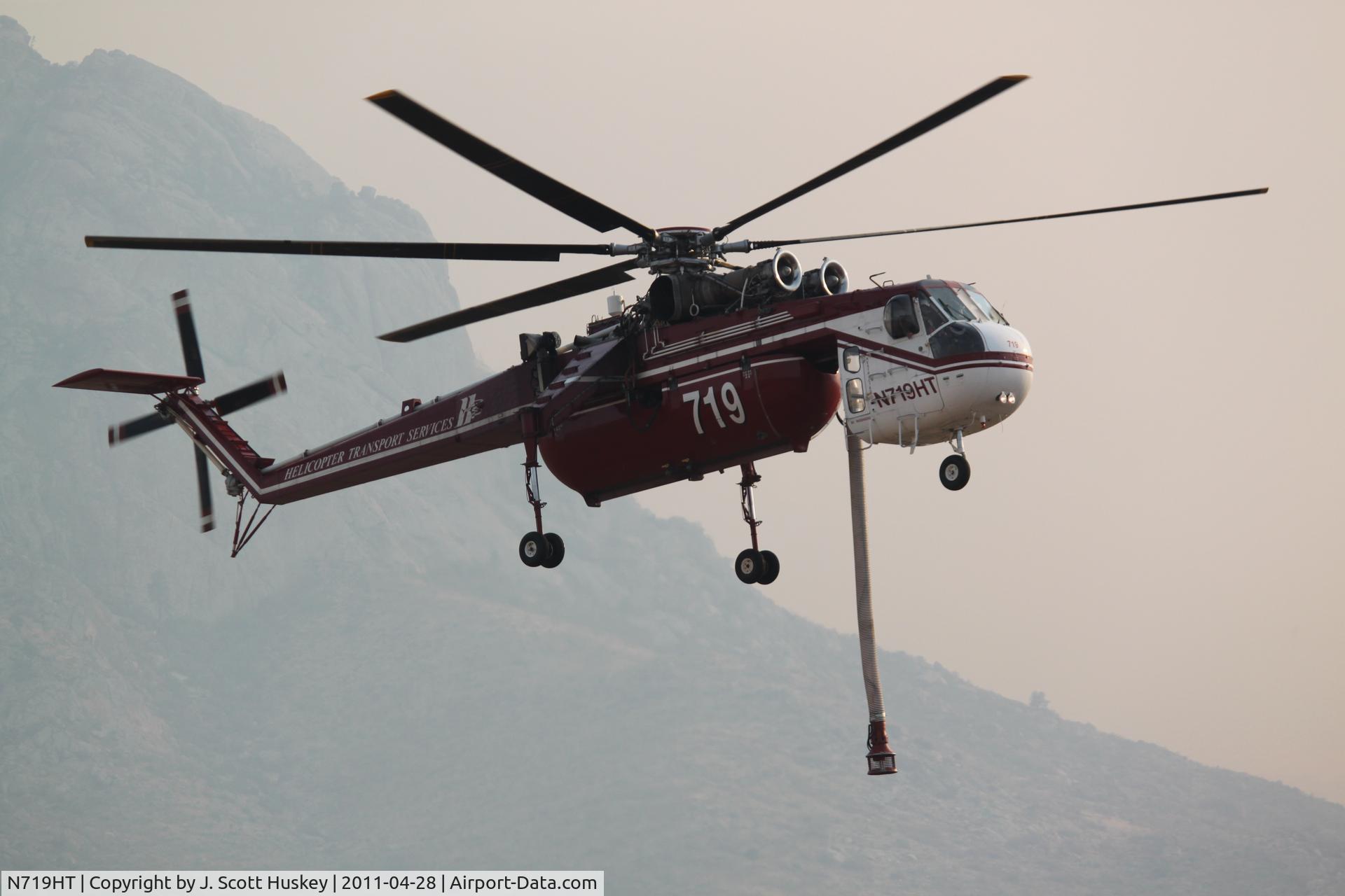 N719HT, 1969 Sikorsky CH-54B Tarhe C/N 64-076, Old 719 coming in for more water after making a drop on the Abrams Fire, Organ Mountains, NM.