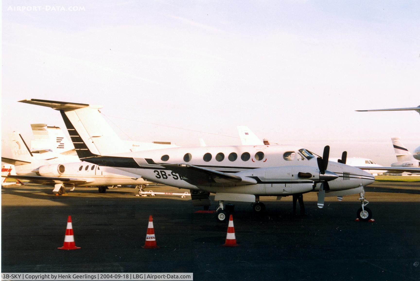 3B-SKY, 1990 Beech B200 King Air C/N BB-1363, Le Bourget