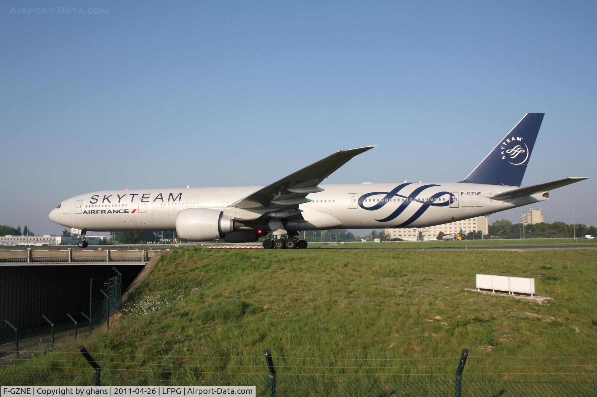 F-GZNE, 2009 Boeing 777-328/ER C/N 37432, Skyteam Colors