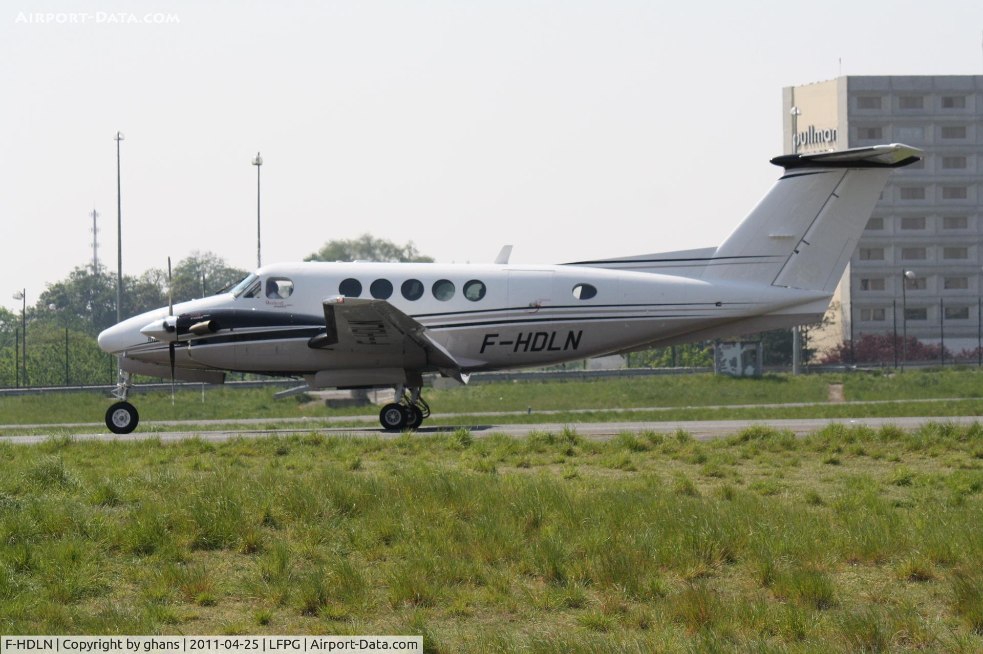 F-HDLN, 2010 Hawker Beechcraft B200GT King Air C/N BY-111, Visiting LFPG