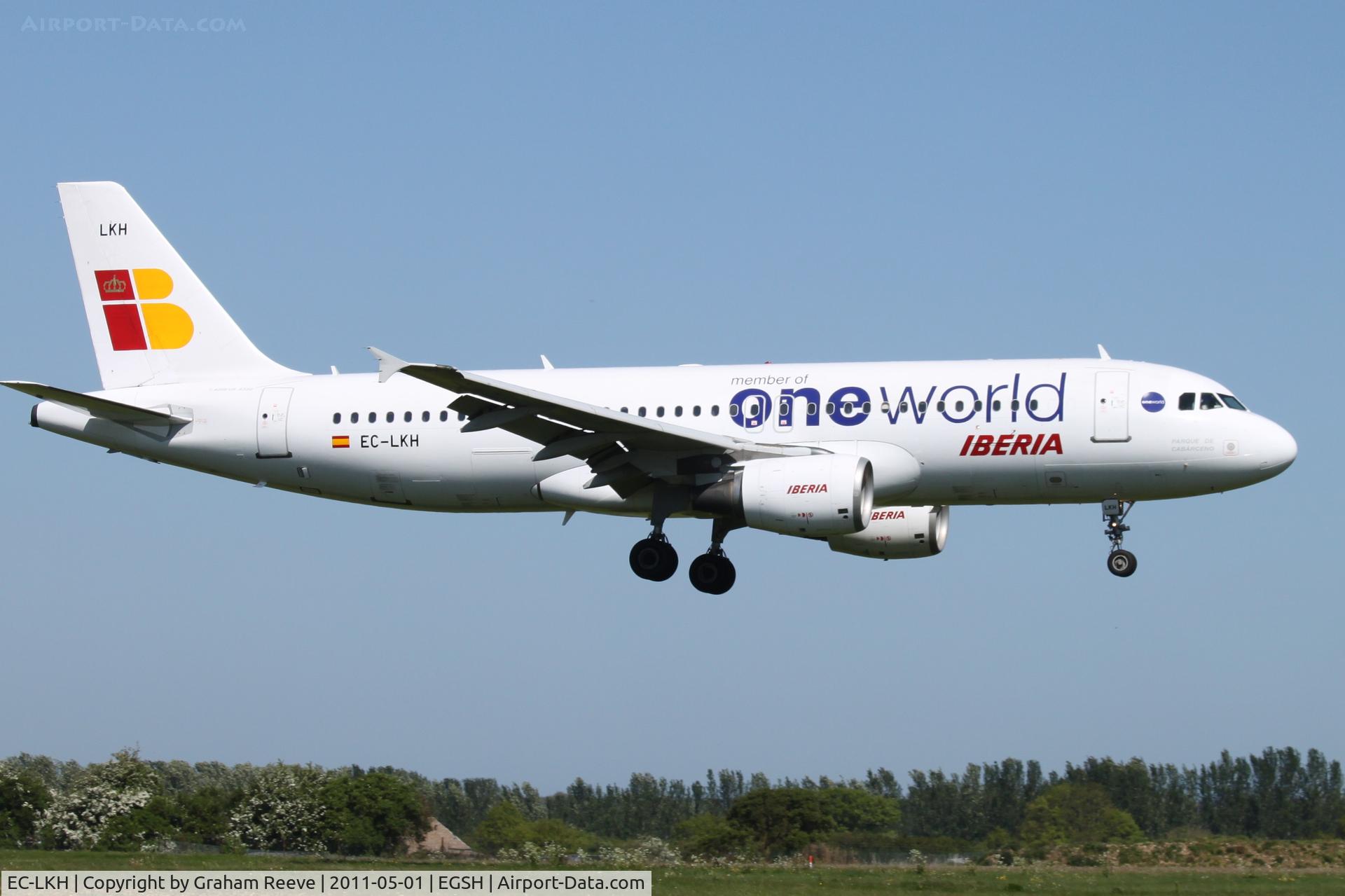 EC-LKH, 1999 Airbus A320-214 C/N 1101, Landing at Norwich.