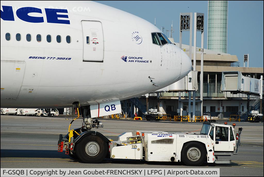 F-GSQB, 2004 Boeing 777-328/ER C/N 32724, near T1