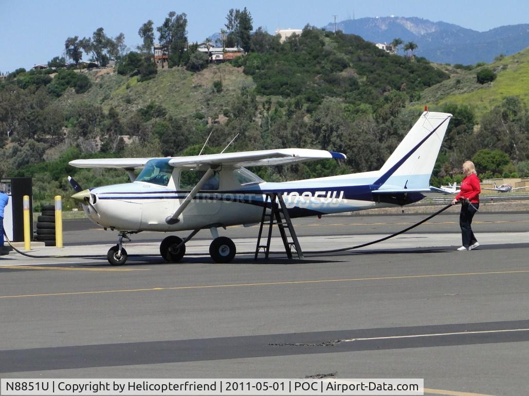 N8851U, 1976 Cessna 150M C/N 15078005, Stretching the refueling hose