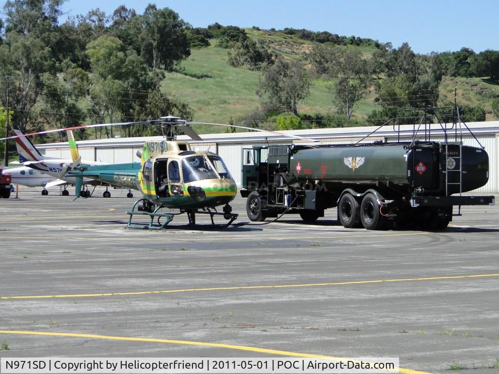 N971SD, 2003 Eurocopter AS-350B-2 Ecureuil C/N 3747, Just landed and being refueled at LASD Heliport area